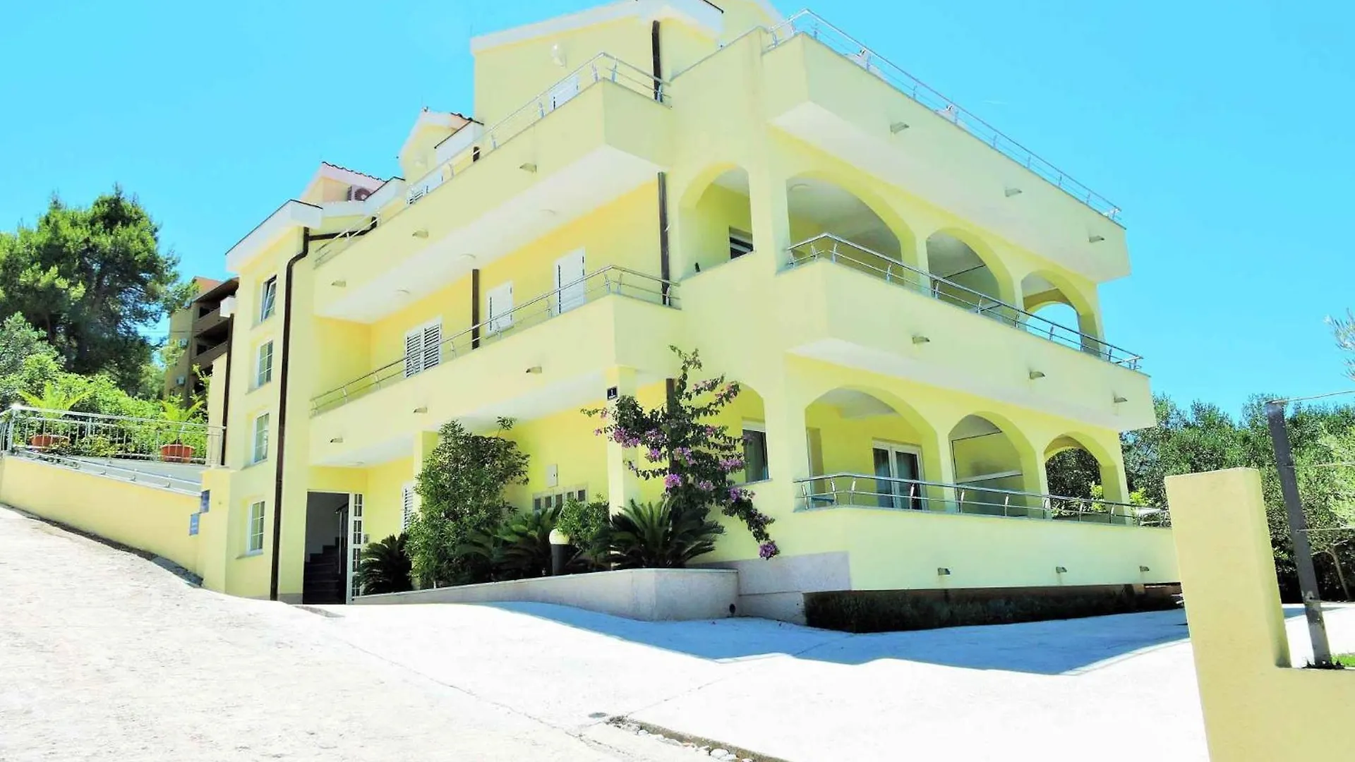 Apartment In Okrug Gornji 6130 Trogir