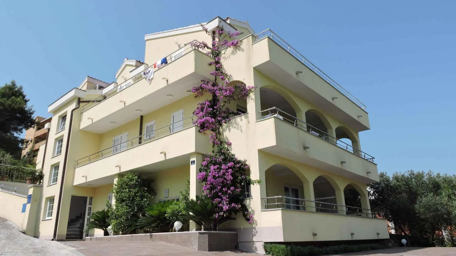 Apartment In Okrug Gornji 6130 Trogir