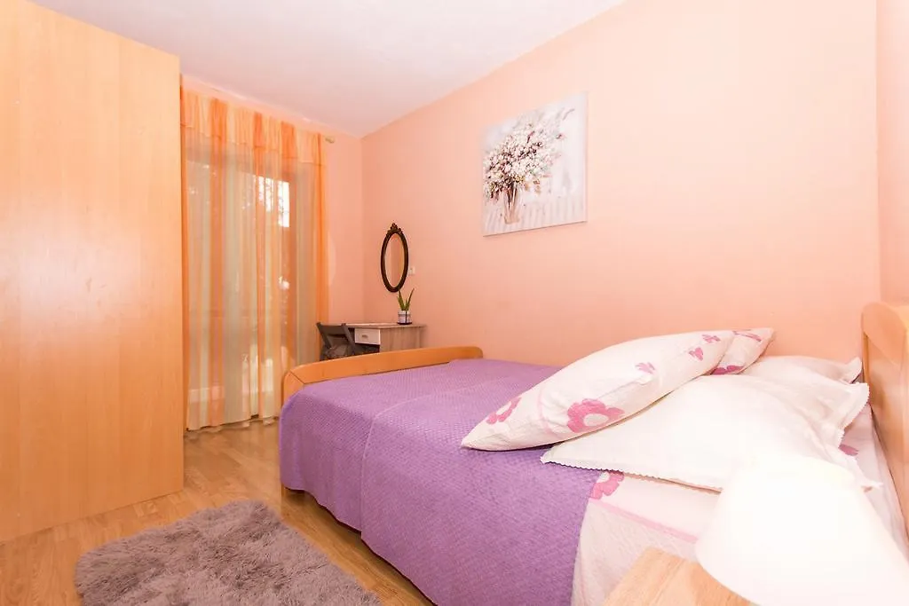 Apartment In Okrug Gornji 6130 Trogir 0*,